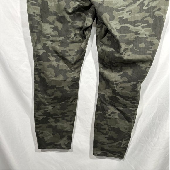 NEW‎ Good American [ Plus size 24 ] Good Waist Skinny Jeans in Camo Green - Picture 12 of 16